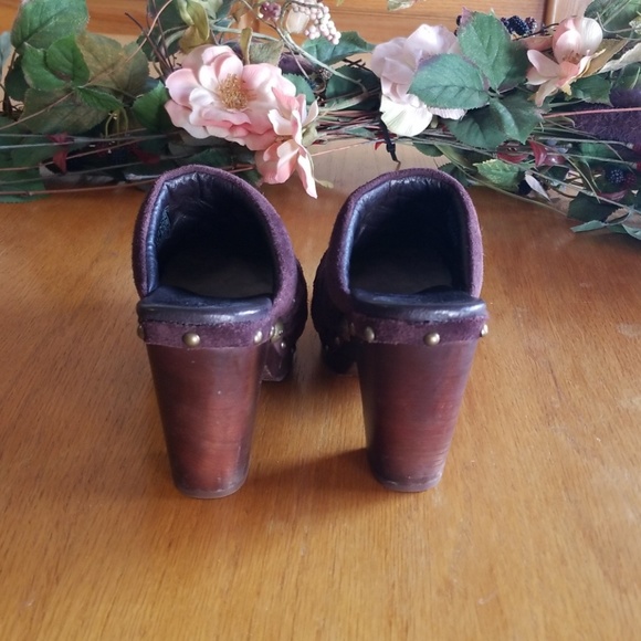 Ugg Clogs - Picture 4 of 7